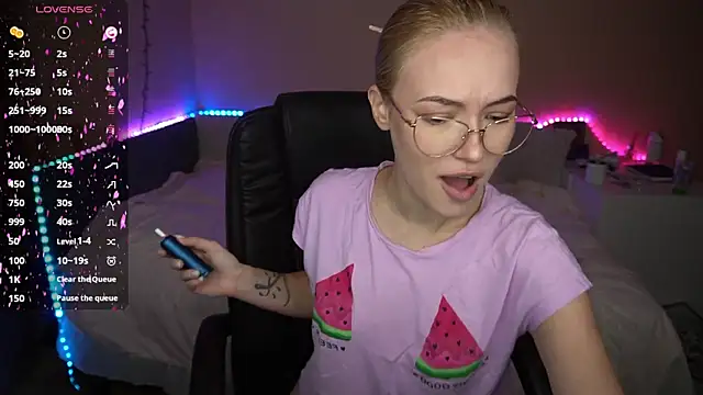 AmandaFiree online show from 3, 10, 2025