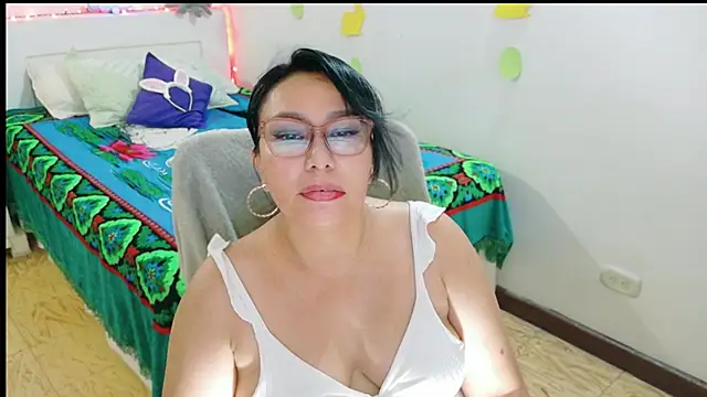 hottplay online show from 10, 4, 2026