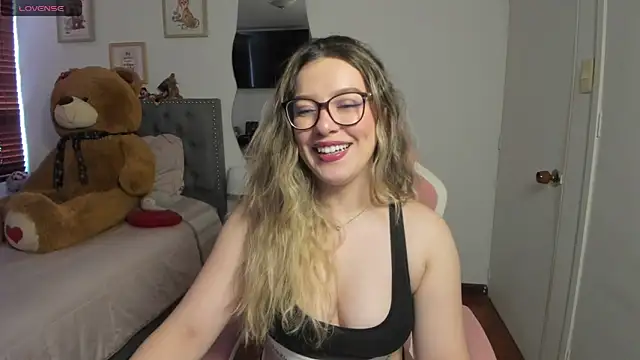 Snapshot of samysweet_8 chatting on 8, 5, 2026 samysweet 8 online show from 8, 5, 2026