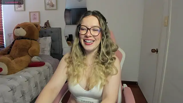 Snapshot of samysweet_8 chatting on 22, 4, 2026 samysweet 8 online show from 22, 4, 2026