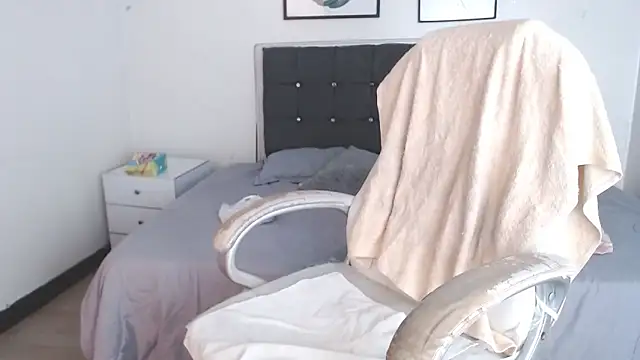 selena yourmilf online show from 14, 4, 2026