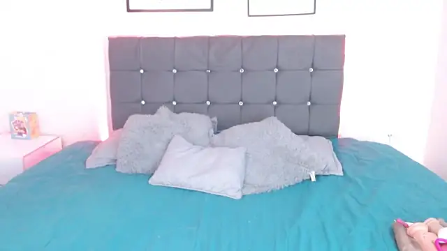 selena yourmilf online show from 31, 3, 2026