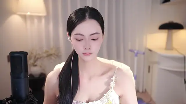 Ocean--Lili online show from 4, 10, 2025