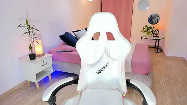 carleee winter online show from 20, 3, 2026