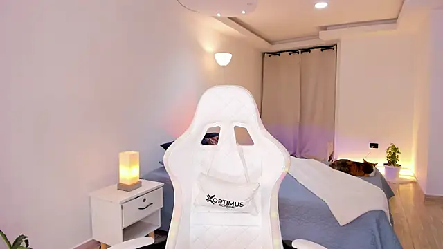 carleee winter online show from 20, 12, 2025