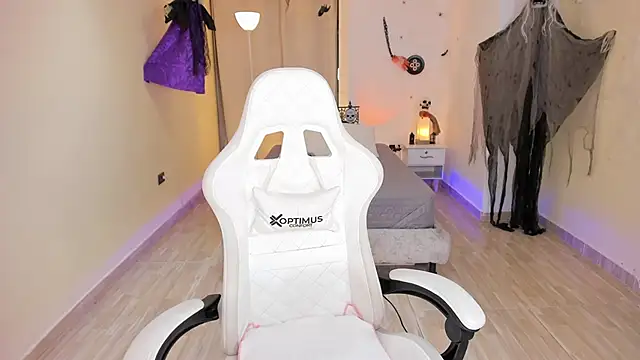 Snapshot of carleee_winter chatting on 28, 10, 2025 carleee winter online show from 28, 10, 2025