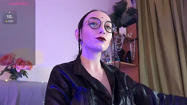 Jinhee Noir online show from 2, 12, 2025