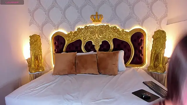 CloeHarp online show from 6, 3, 2025