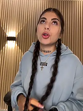 Sarasanders 4 online show from 3, 12, 2025