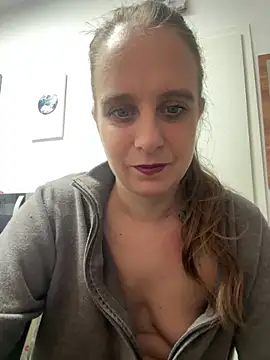 Snapshot of LadyChantale chatting on 21, 4, 2026 LadyChantale online show from 21, 4, 2026