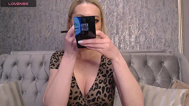 BlondieStar online show from 9, 11, 2025