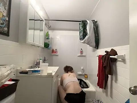 Snowbunnycake 131 online show from 3, 11, 2025