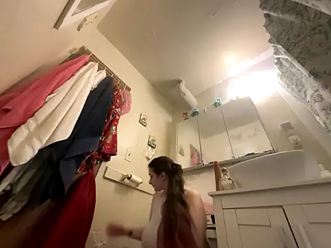 Snowbunnycake 131 online show from 13, 9, 2025