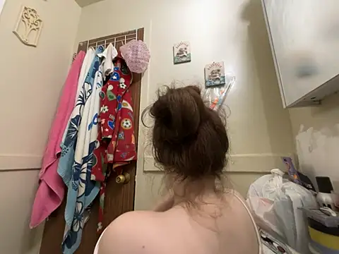 Snowbunnycake 131 online show from 27, 11, 2025