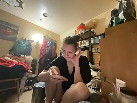 Snapshot of Snowbunnycake_131 chatting on 28, 6, 2026 Snowbunnycake 131 online show from 28, 6, 2026