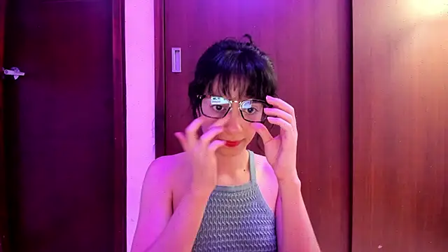 Snapshot of _Lunnaa_ chatting on 2, 3, 2025 Lunnaa online show from 2, 3, 2025