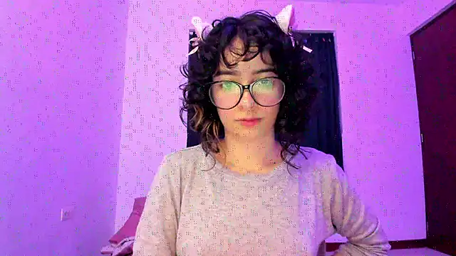 Snapshot of _Lunnaa_ chatting on 15, 11, 2025 Lunnaa online show from 15, 11, 2025