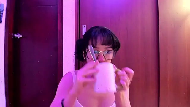 Snapshot of _Lunnaa_ chatting on 1, 3, 2025 Lunnaa online show from 1, 3, 2025