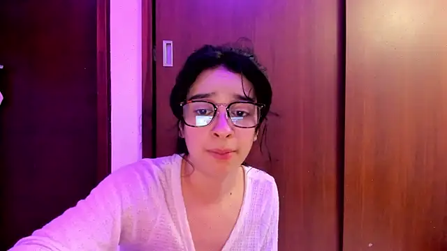 Snapshot of _Lunnaa_ chatting on 3, 2, 2025 Lunnaa online show from 3, 2, 2025