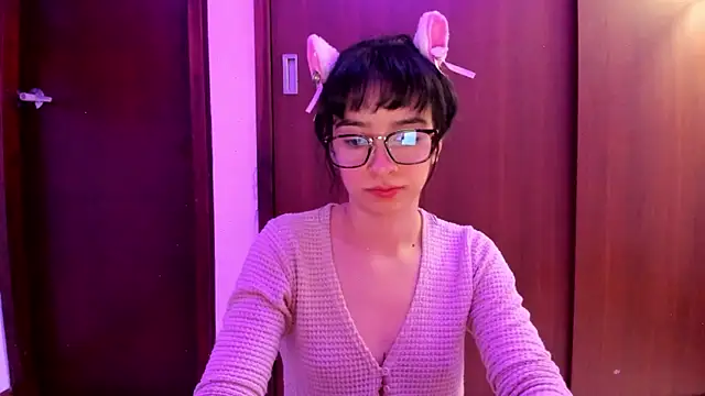 Snapshot of _Lunnaa_ chatting on 3, 3, 2025 Lunnaa online show from 3, 3, 2025