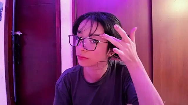 Snapshot of _Lunnaa_ chatting on 23, 2, 2025 Lunnaa online show from 23, 2, 2025