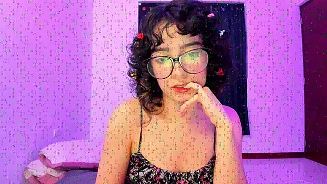 Snapshot of _Lunnaa_ chatting on 14, 11, 2025 Lunnaa online show from 14, 11, 2025