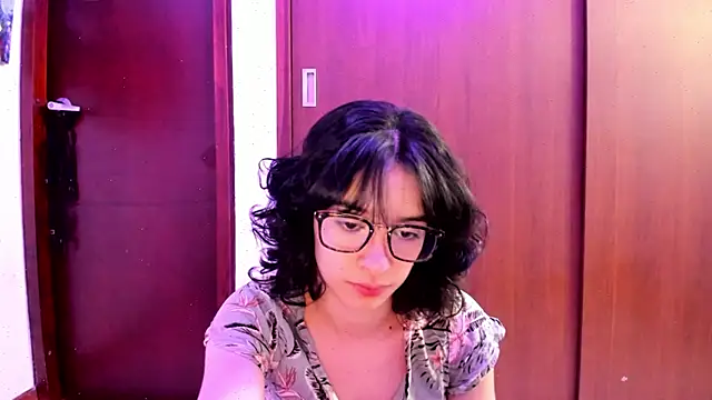 Snapshot of _Lunnaa_ chatting on 10, 2, 2025 Lunnaa online show from 10, 2, 2025