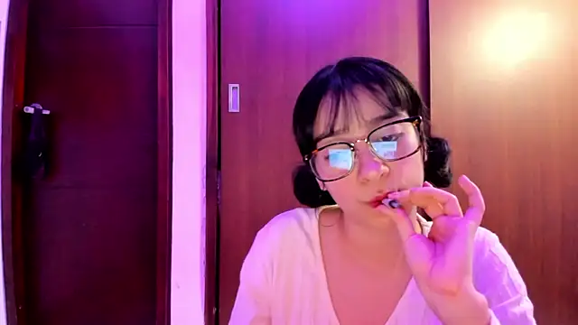 Snapshot of _Lunnaa_ chatting on 18, 12, 2024 Lunnaa online show from 18, 12, 2024