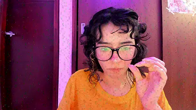 Snapshot of _Lunnaa_ chatting on 7, 11, 2025 Lunnaa online show from 7, 11, 2025