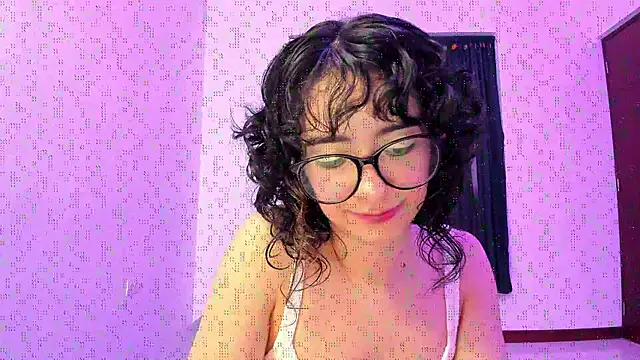 Snapshot of _Lunnaa_ chatting on 24, 11, 2025 Lunnaa online show from 24, 11, 2025