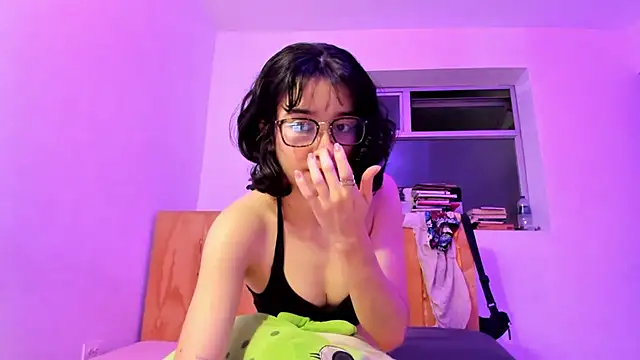 Snapshot of _Lunnaa_ chatting on 13, 1, 2025 Lunnaa online show from 13, 1, 2025