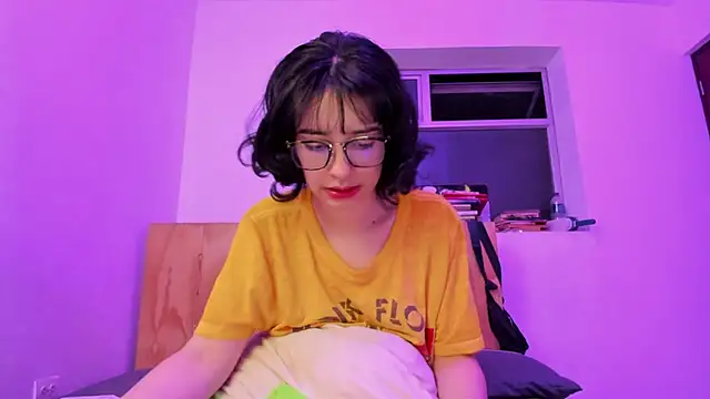 Snapshot of _Lunnaa_ chatting on 19, 12, 2024 Lunnaa online show from 19, 12, 2024