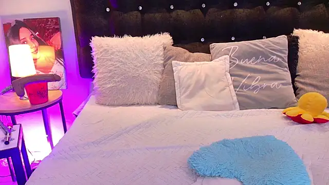 ValenScott1 online show from 4, 11, 2025