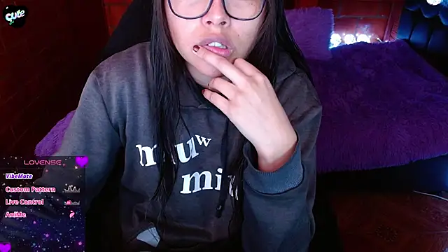 MidoriQuiinn online show from 13, 3, 2026