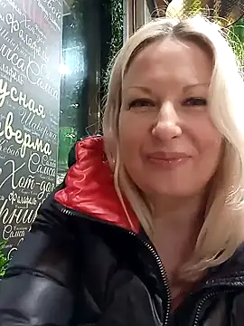Arina smiles online show from 1, 2, 2025