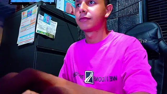 Snapshot of boy_bigcock24cm chatting on 3, 6, 2026 boy bigcock24cm online show from 3, 6, 2026