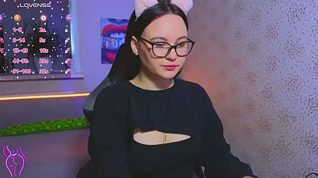 EsterLogan online show from 30, 9, 2025