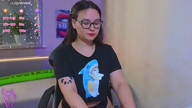 EsterLogan online show from 22, 9, 2025