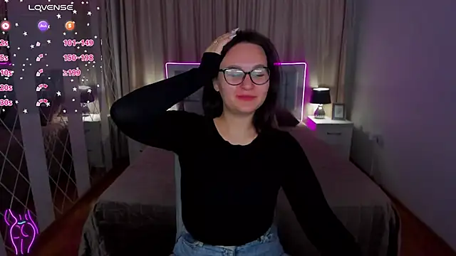 EsterLogan online show from 26, 9, 2025