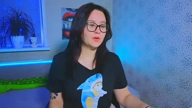 EsterLogan online show from 23, 11, 2025