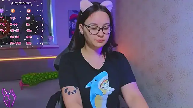 EsterLogan online show from 19, 9, 2025