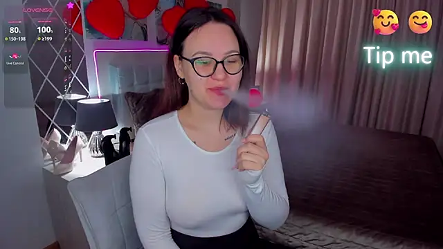 EsterLogan online show from 18, 2, 2025