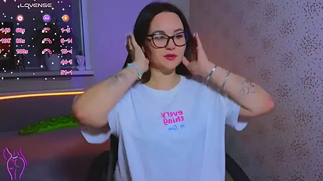 EsterLogan online show from 29, 9, 2025