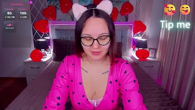 EsterLogan online show from 14, 2, 2025