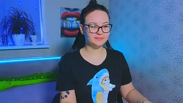 EsterLogan online show from 22, 11, 2025