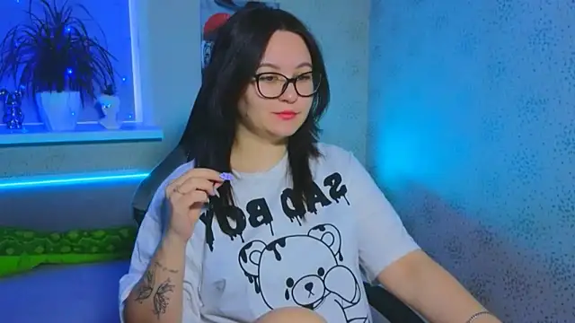 EsterLogan online show from 18, 11, 2025