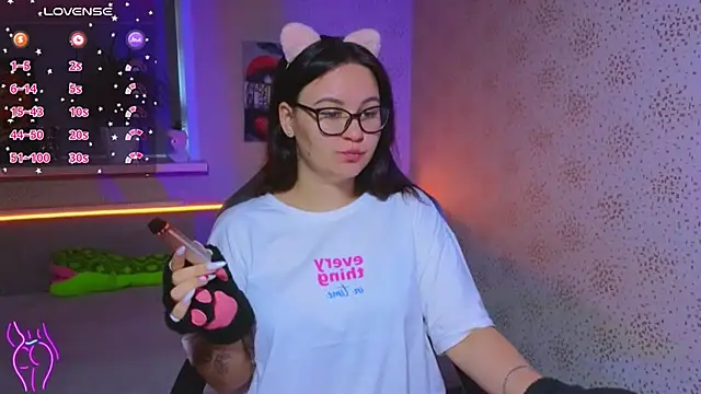 EsterLogan online show from 27, 9, 2025