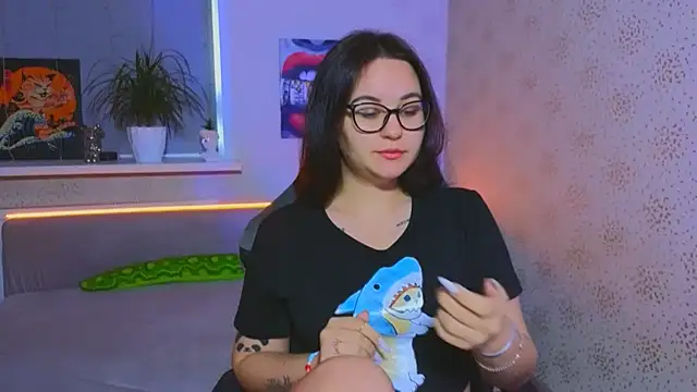 EsterLogan online show from 12, 10, 2025