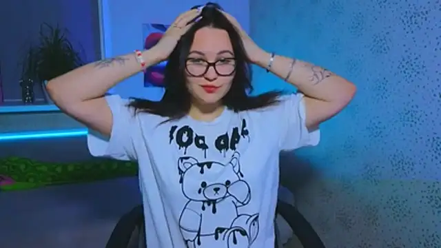 EsterLogan online show from 8, 11, 2025