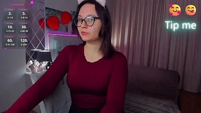 EsterLogan online show from 2, 3, 2025